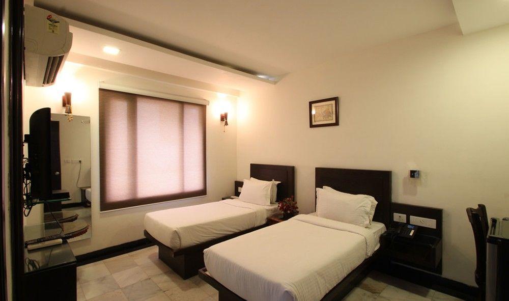 Oyo Flagship Hotel Rudra Palace Agra  Exterior foto